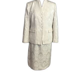 Kasper Skirt Suit Women's Size 10P Ivory 2-Piece Set Skirt & Blazer